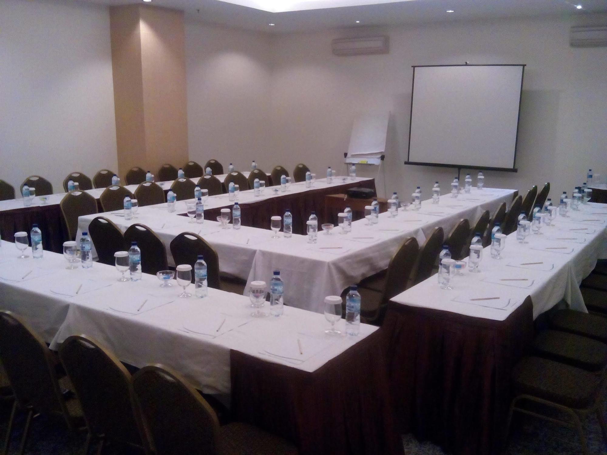 סמאראנג Golden City Hotel And Convention Center - Chse Certified מראה חיצוני תמונה